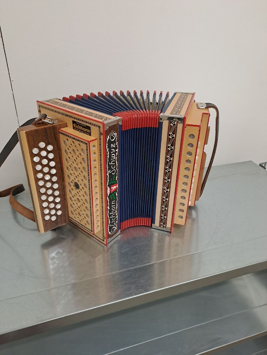 Eichhorn Musikinstrumente: Eichhorn orgeli  – Gebraucht aus Villeneuve von BibiVintage