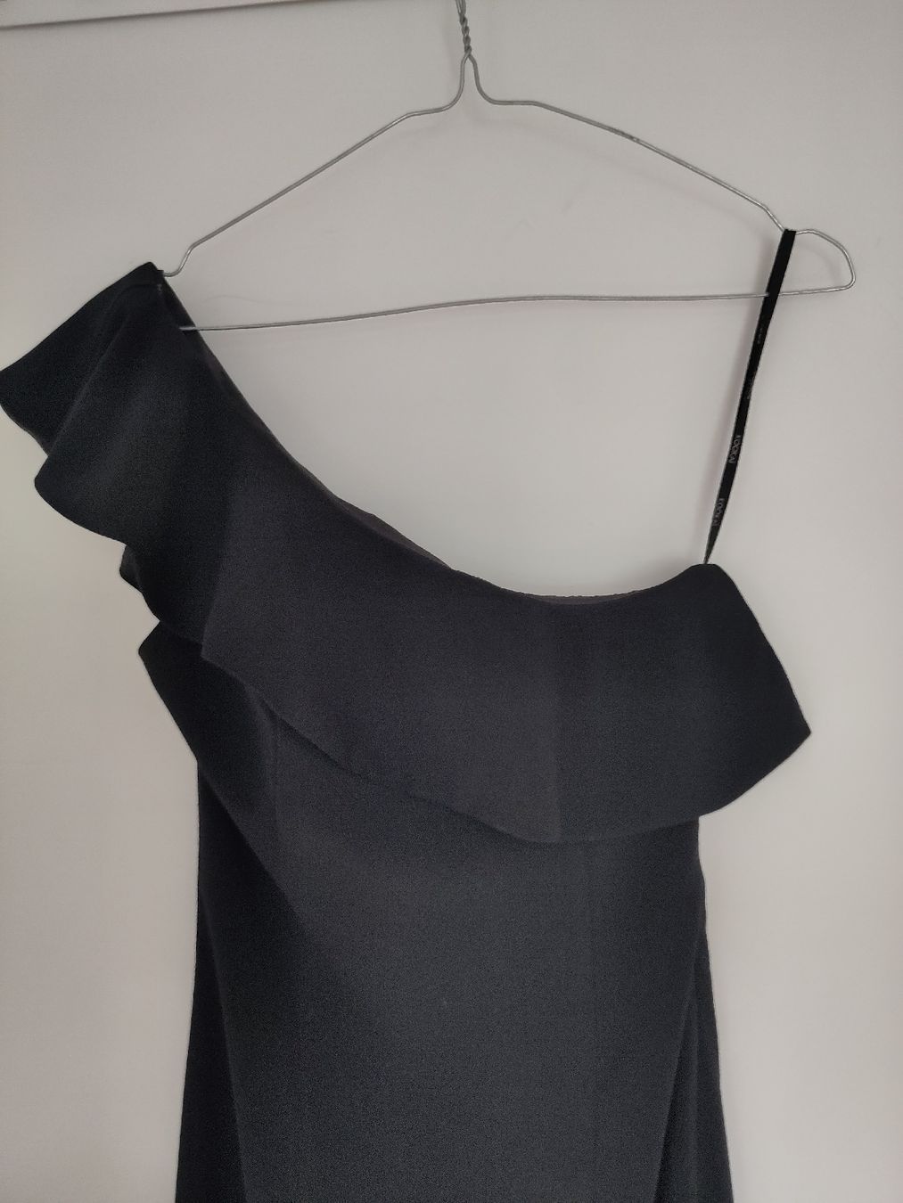 Kookai Kleider: Schwarzes Kleid Gr. 36 one shoulder – Gebraucht aus Niederuzwil von Grenadine1000 1