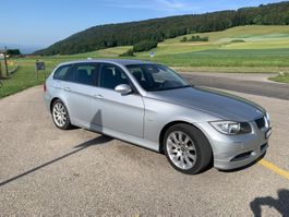 BMW 325Xi Touring - Voiture familiale spacieuse + coffre