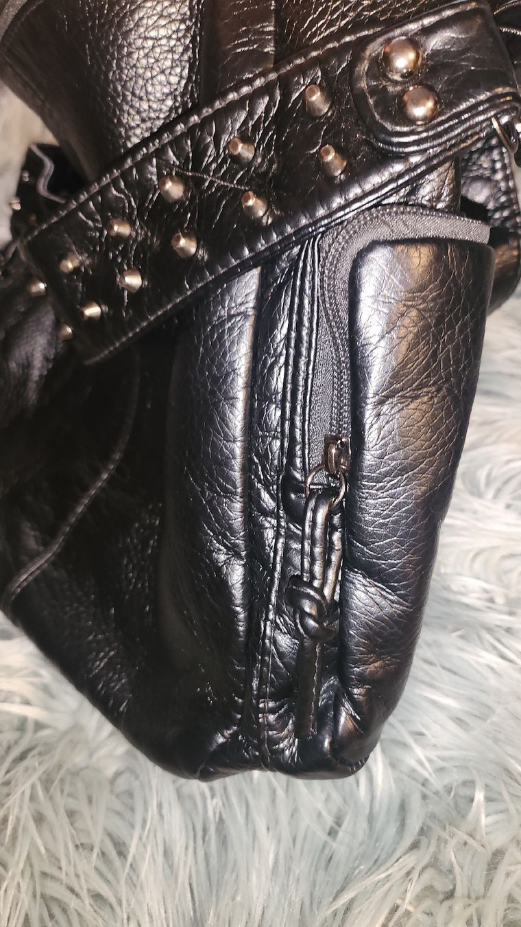 Zaini: Schwarzer Rrucksack mit Nieten - Rockiger Style! – Nuovo e nell'imballaggio originale da Kreuzlingen venduto da Kissriri 3