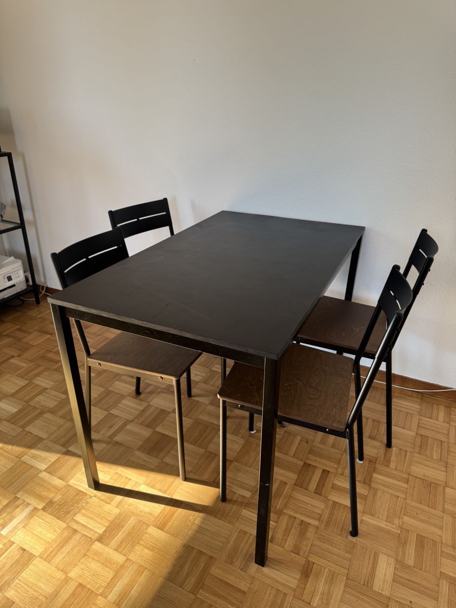 Set di tavolo e panche: Schwarzer Esstisch mit 4 Stühlen - Top Zustand! – Nuovo (secondo la descrizione) da Zürich venduto da rahel_9801 1