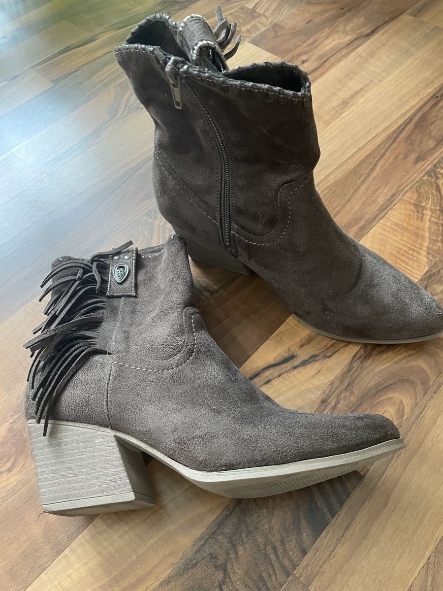 Damenschuhe: Braune Wildleder Stiefeletten mit Fransen, Grösse 39 – Neu (gemäss Beschreibung) aus Ennenda von pao_ss5t 1