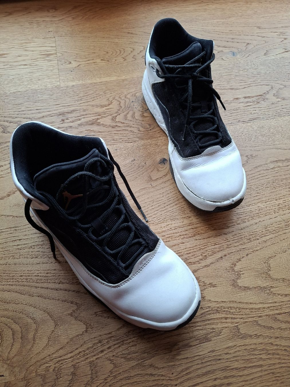 Jordan Scarpe da uomo: Jordan Max Aura 2 Weiss/Schwarz – Usato da Unterengstringen venduto da NiLi_2012