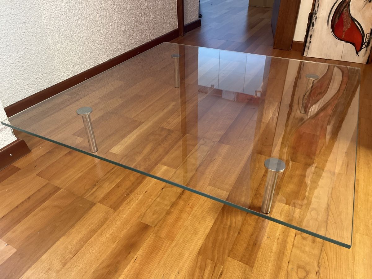 Bicchieri: Design-Glastisch mit Metallfüssen – Nuovo (secondo la descrizione) da Beinwil am See venduto da Knixlerich