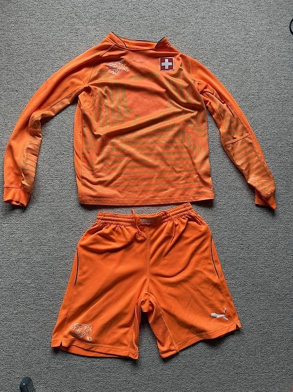 Scarpe, pantaloni & magliette da ginnastica: Schweiz Orginal Goalie Set Kinder – Usato da Davos Glaris venduto da noa_59j8