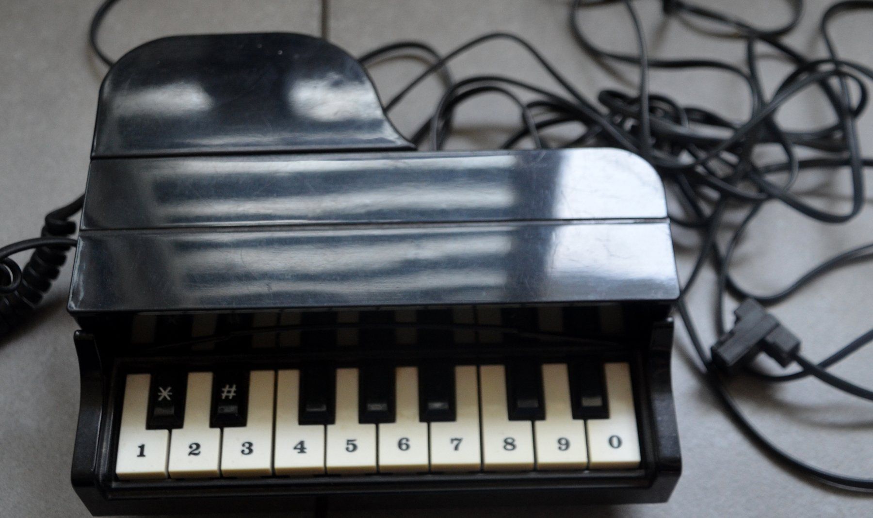 Telefone: Telefon / Téléphone Piano – Gebraucht aus Collonges von arashee 3