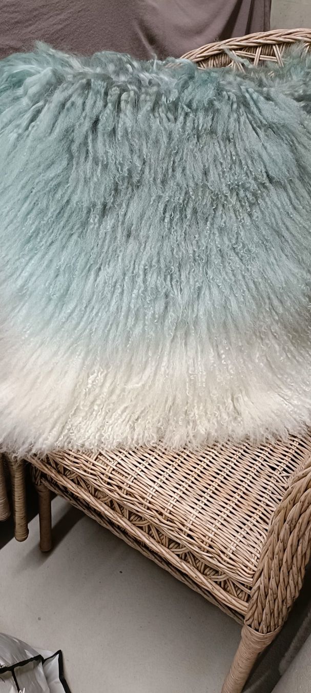 Pfister Cuscini: Flauschiges Kissen hellblau/grau/weiss – Usato da Attelwil venduto da mike2882