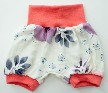 Kurze Pumphose aus Musselin mit Blumen 50/56 NEU