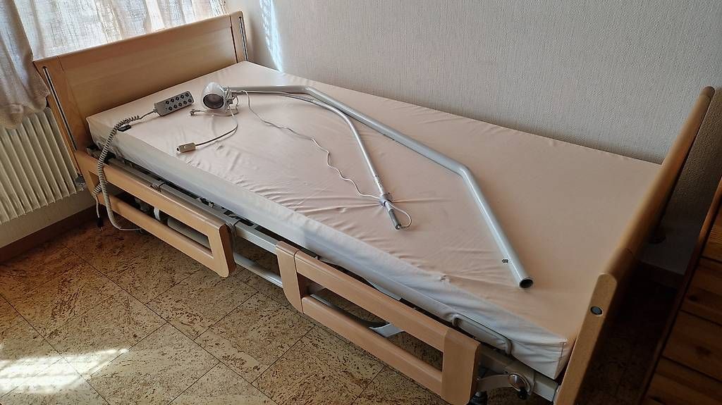Letti: Pflege Bett – Usato da Götighofen venduto da Synergy03