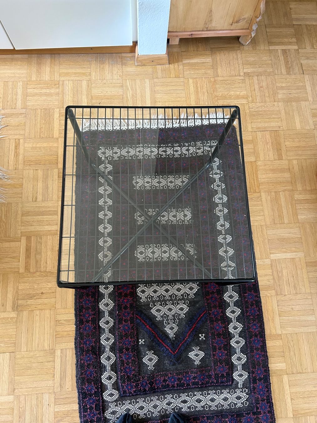 Tavoli: Glas Couchtisch mit Stahlgestell, Schwarz – Usato da Emmen venduto da Carbru 1