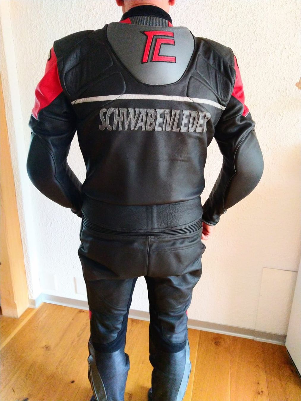 Costumes: Motorrad Lederkombi Schwabenleder – D'occasion à Bern par hugentobleroune 1