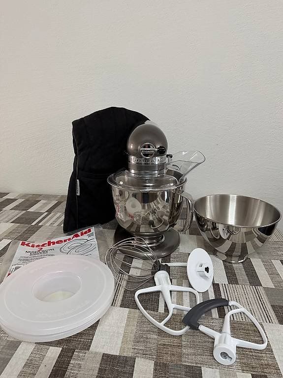 Elettrodomestici da cucina: KitchenAid Artisan 4.8L Mixer – Usato da Frauenfeld venduto da mii_5yfy 2