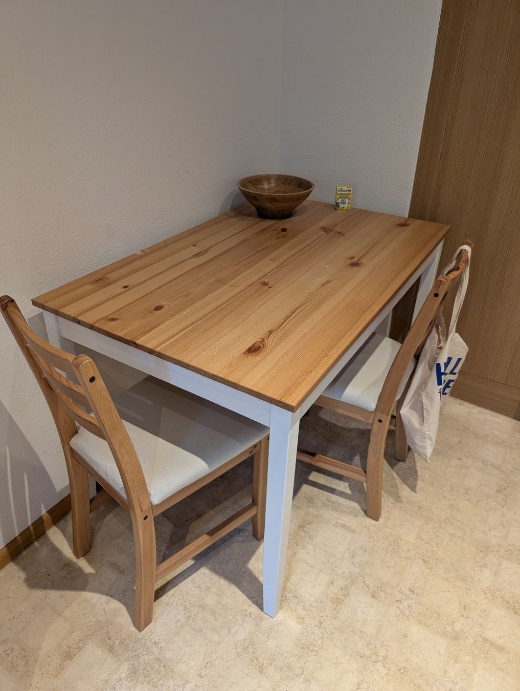 Ikea Set de table et chaises: Table + chairs – D'occasion à Basel par tho_vmt9