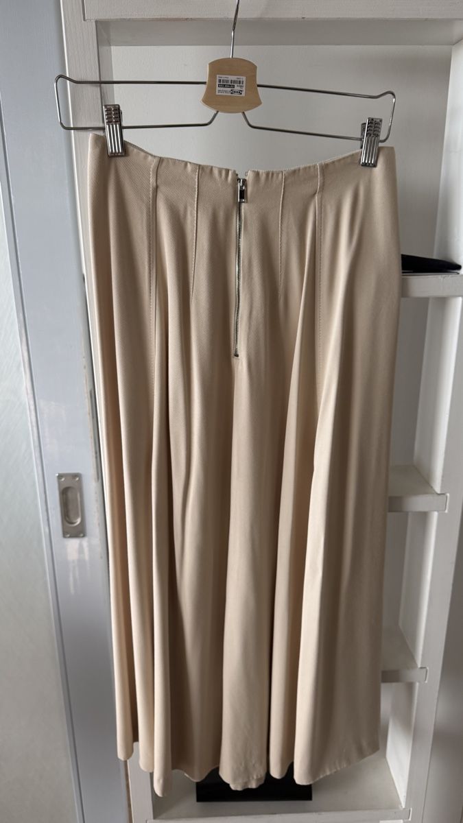 Massimo Dutti Gonne: Massimo Dutti Skirt, Beige Colour, Size 38 – Usato da zug venduto da Inaar 2