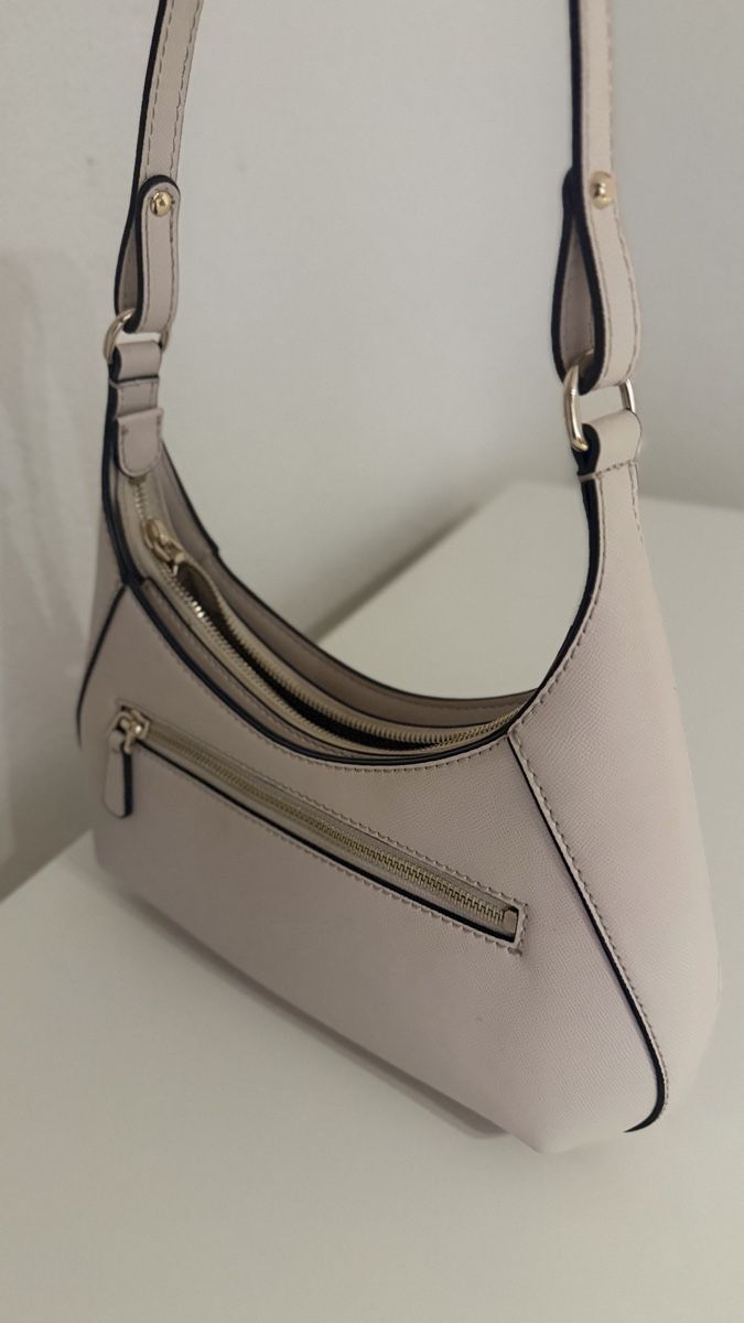 Guess Sacs femmes: Guess Tasche – D'occasion à Wettingen par bah_cdd9 2