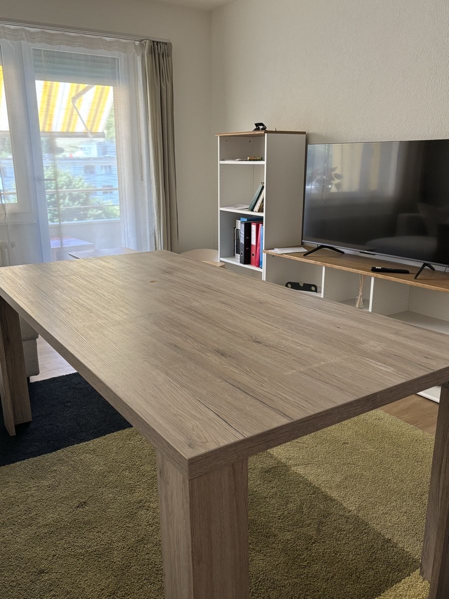 Tables: Massiver Esstisch in moderner Eichenoptik  – D'occasion à Trimbach par fro_2ztm 1