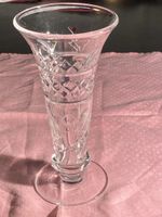 Petit vase en cristal anglais, Stuart, signé sous le pied
