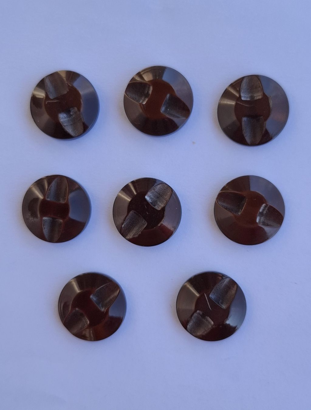 Knöpfe: 8 Stück Knöpfe caramelbraun, 18 mm. – Gebraucht aus Dietikon von Hirschkopf 3