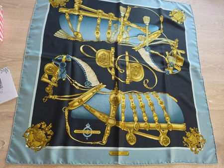 Original Hermès Tuch frisch gereinigt&neuwertig 87 auf 87cm