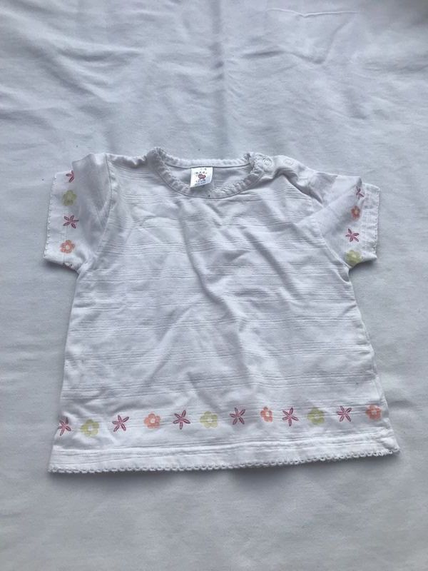 Blusen, T-Shirts & Tops: Baby Mädchen T-Shirt 74 – Gebraucht aus Bergdietikon von antovale