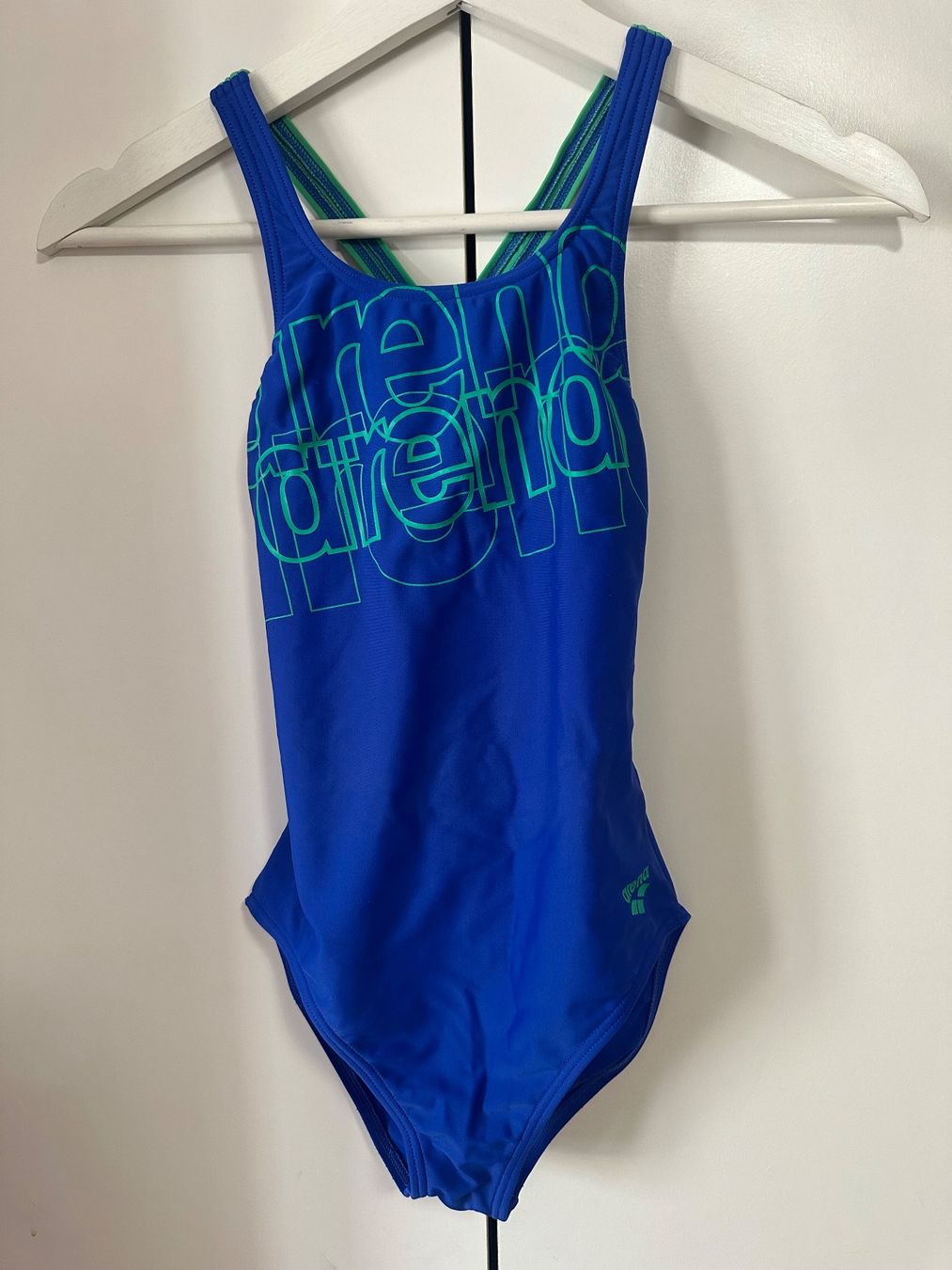 Arena Caleçons de bain: Badeanzug Arena Kinder Grösse 152 blau – D'occasion à Schaan par Hermine2018