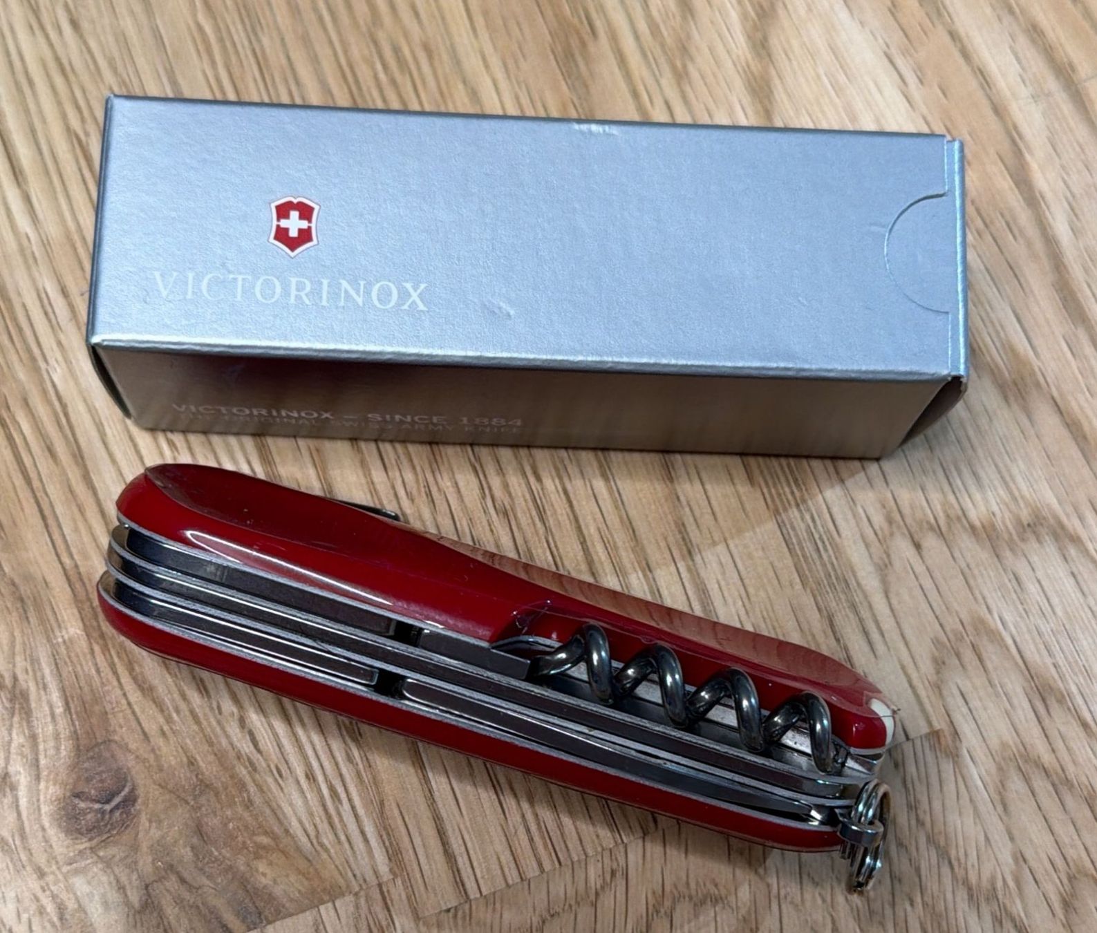 Victorinox Couteaux de poche: VICTORINOX SACKMESSER EVOLUTION S13 RED – Neuf avec emballage d'origine à Zürich par Frei-Occasionen 5