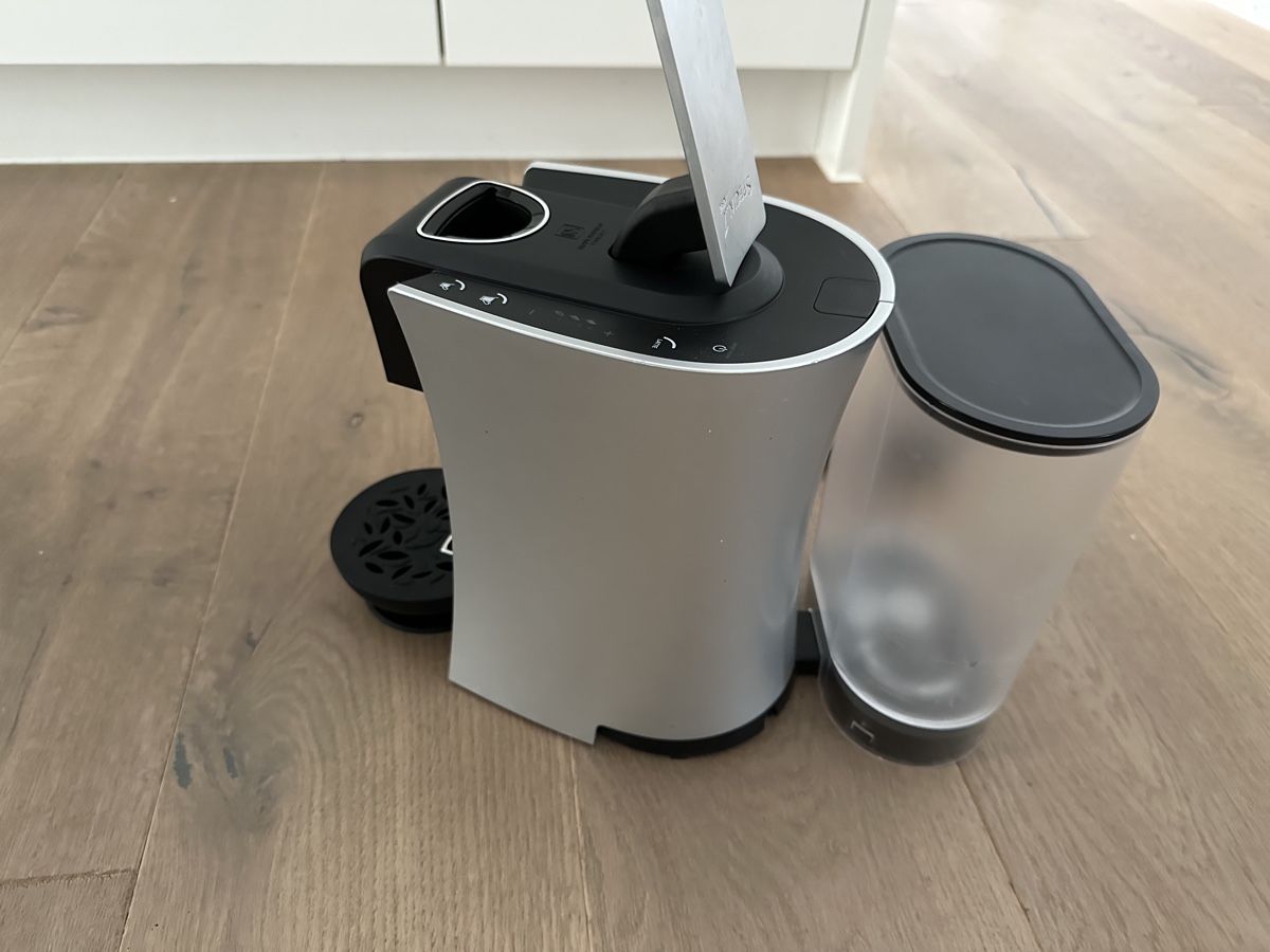 Nestlé Macchine per caffè & Macchine per espresso: Thémaschine silber/schwarz  – Usato da Herzogenbuchsee venduto da GyK87 1