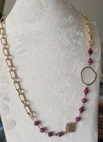 Gold tone necklace with fushia Agate beads and pendant
