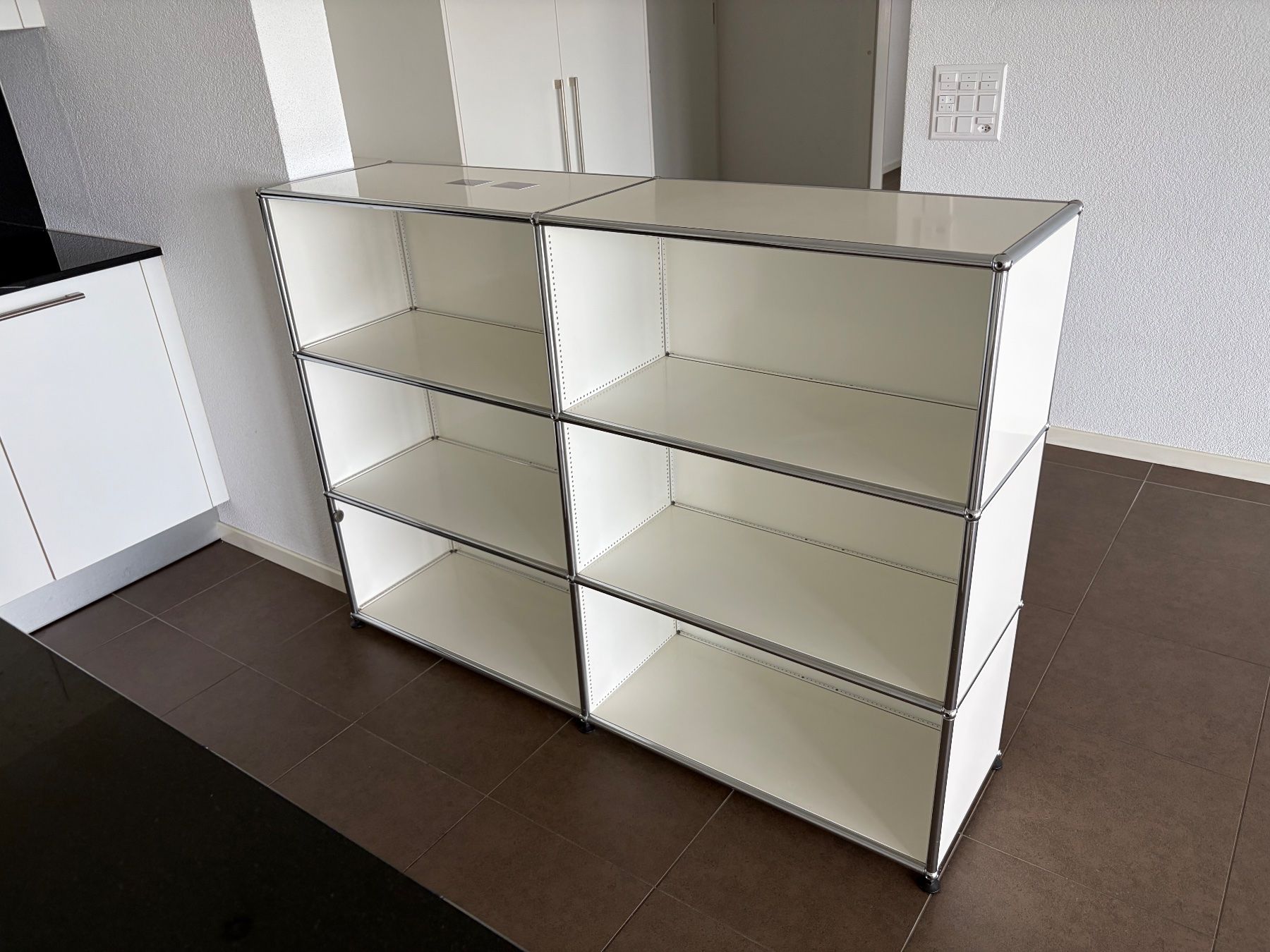 USM Scaffali: USM Haller Regal / Sideboard - Original Weiss/Chrom – Nuovo (secondo la descrizione) da Riedt b. Erlen venduto da SDE24