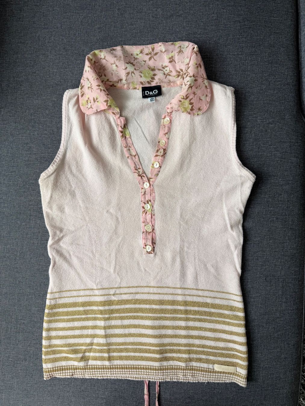 Dolce & Gabbana Top: Herziges Dolce&Gabbana Blüschentop Gr it 44/D 38 – Usato da Zürich venduto da Pony74