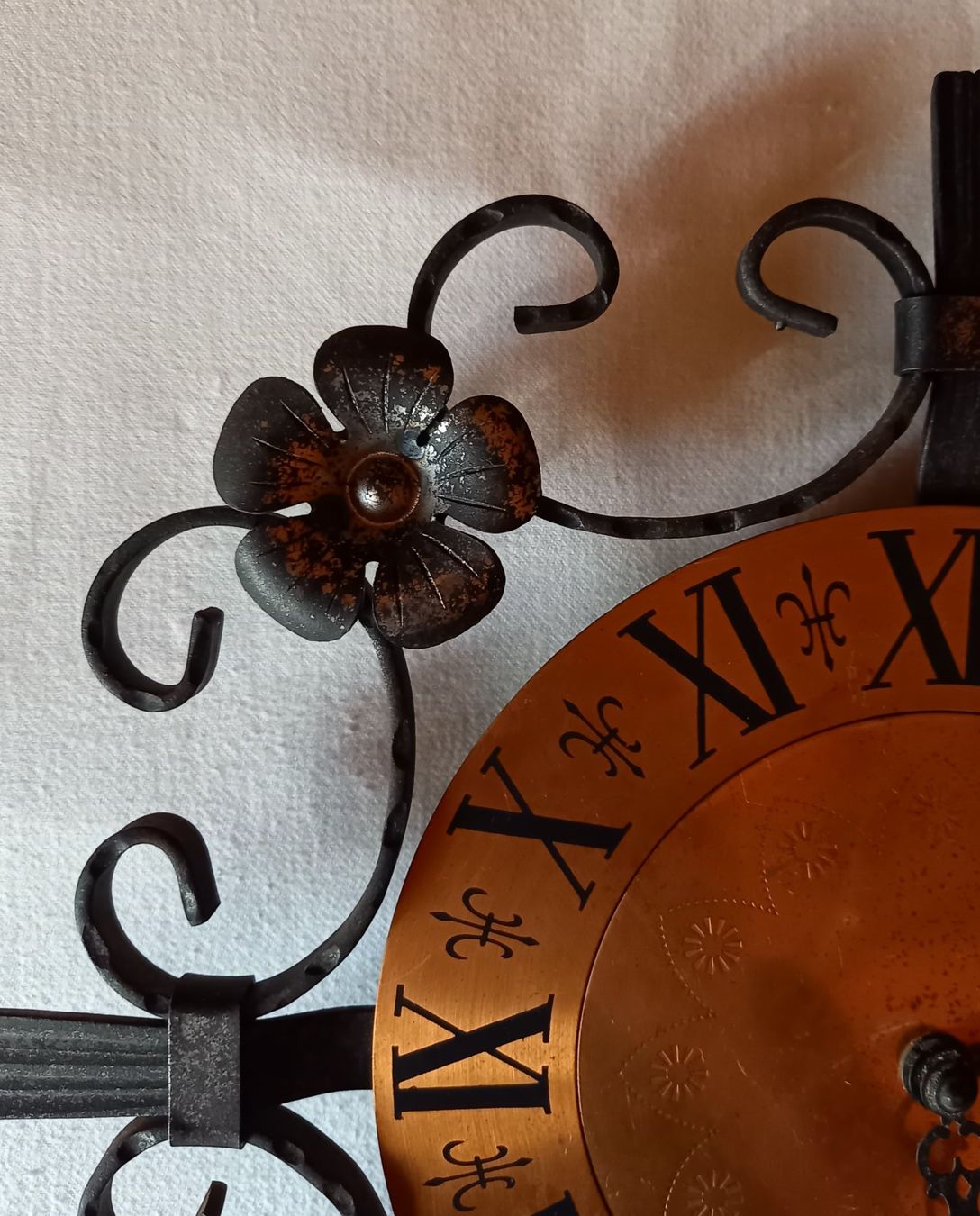 Orologi: Schmiedeeiserne Wanduhr; alt – Usato da Marbach LU venduto da Ilrebo 6