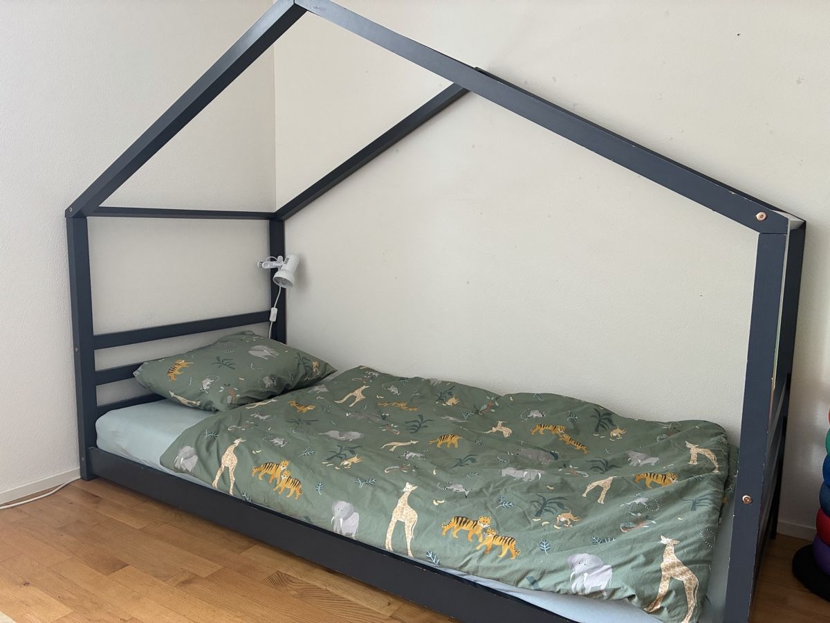 Betten: Hausbett mit Matratze – Gebraucht aus Winterthur von herrpaul