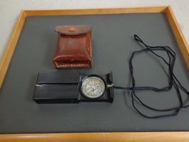 Kompass Schweizer Armee mit original Leder Etui