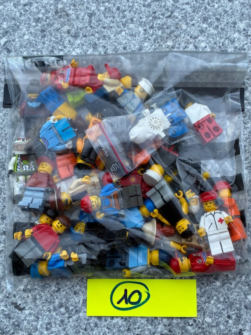Lego Baukästen: LEGO Minifiguren – Gebraucht aus Reigoldswil von Frog40