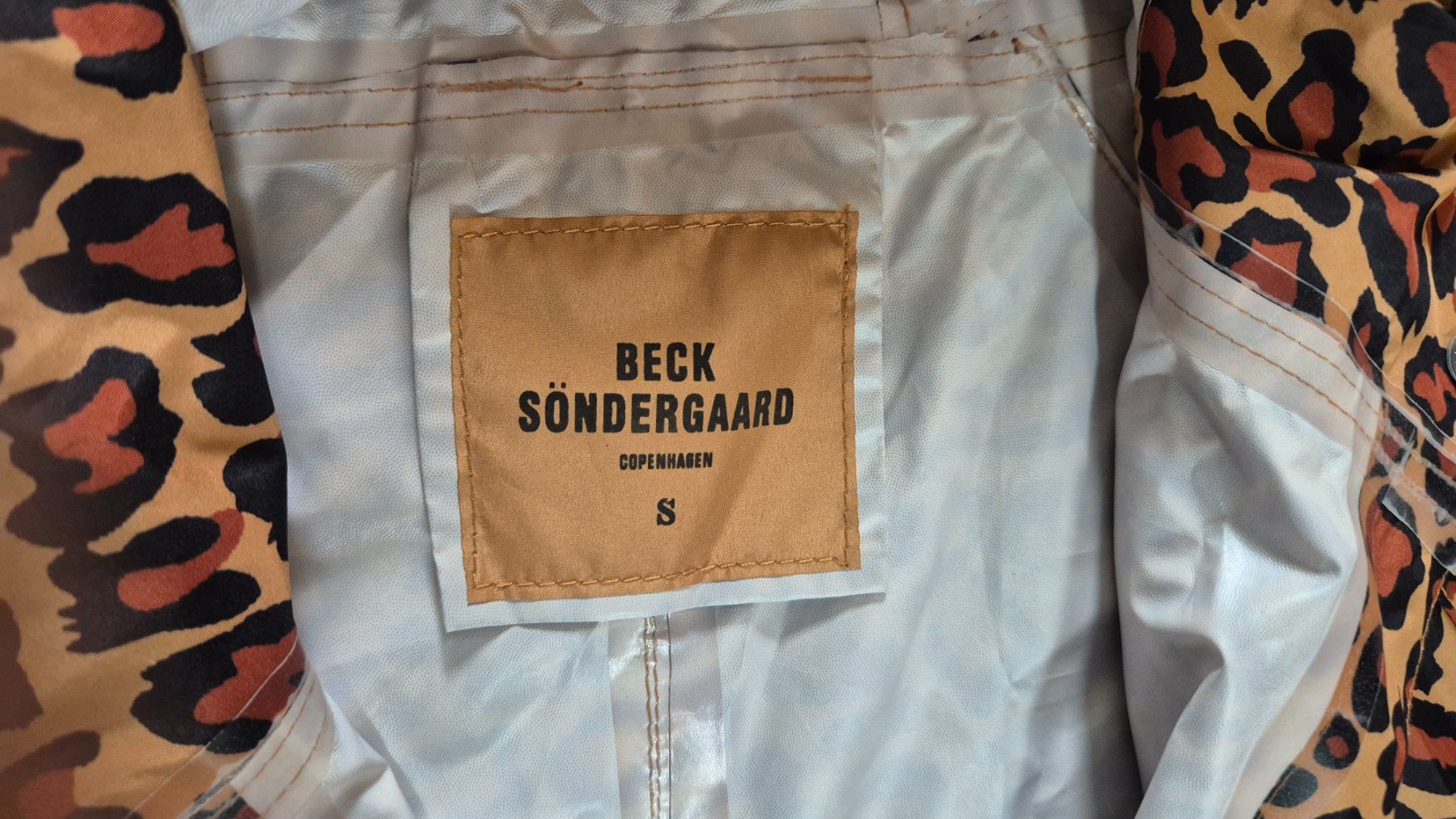 Becksöndergaard Giacche: Beck Sondergaard raincoat leopard print size S – Usato da Zürich venduto da monadiederich 1