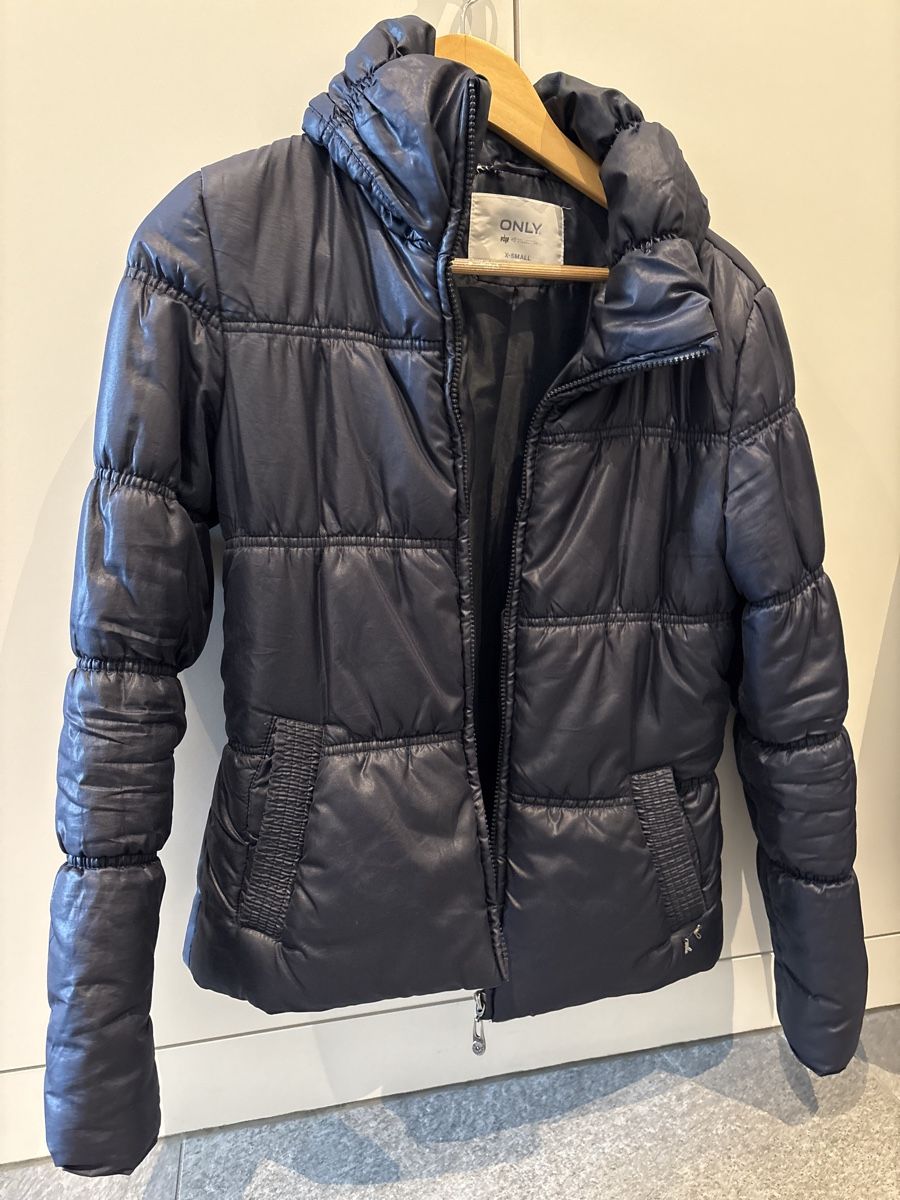 Only Jacken: ONLY Übergangsjacke Gr. XS dunkelblau  – Gebraucht aus Gommiswald von mob_nlt8