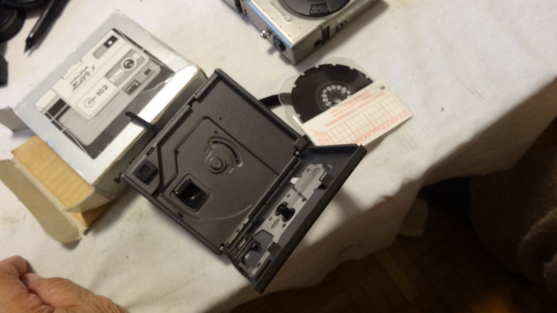 Canon Kamera: 3 STK  ANTIK FILM KAMERAS – Gebraucht aus zürich von ahmad01 3