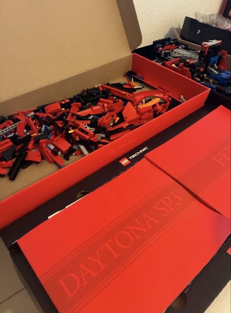 Lego Kit di costruzioni: LEGO Technic Ferrari Daytona SP3 42143 – Usato da Jonen venduto da Sschriber 1