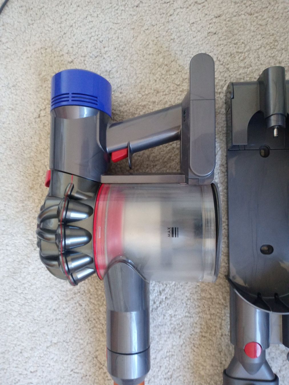 Dyson Aspirateurs & Accessoires: Handstaubsauger Dyson V8 – D'occasion à Prez-vers-Siviriez par Monija70 3