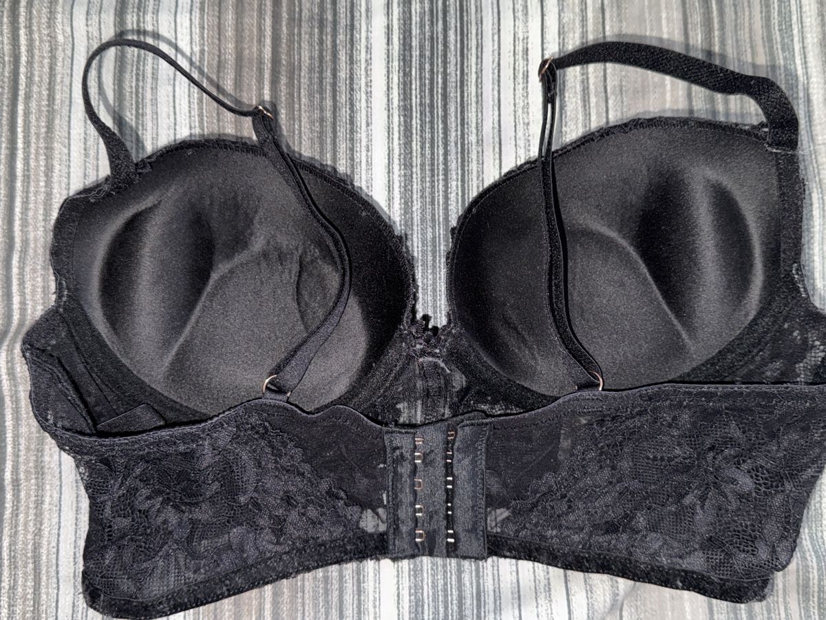 Sonstige Unterwäsche: SCHWARZER SPITZEN-BH – Gebraucht aus Schlieren von kle_dis 2