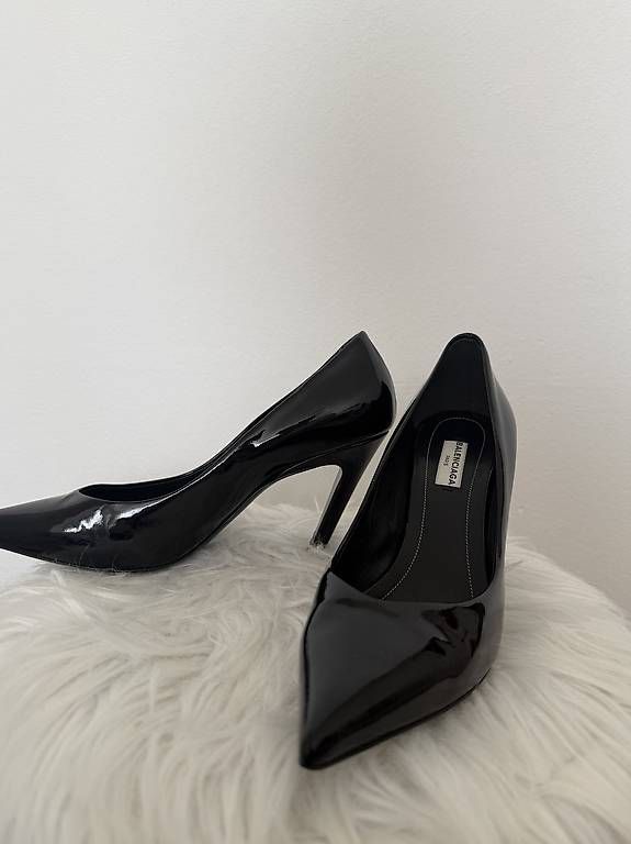 Damenschuhe: BALENCIAGA LACKPUMPS – Gebraucht aus Oberwil b. Zug von Andjola 1
