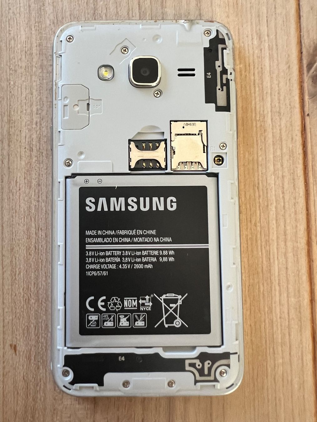 Samsung Handys / Smartphones: Samsung Galaxy J3 (2016) weiss – Gebraucht aus Burgdorf von A006972 7