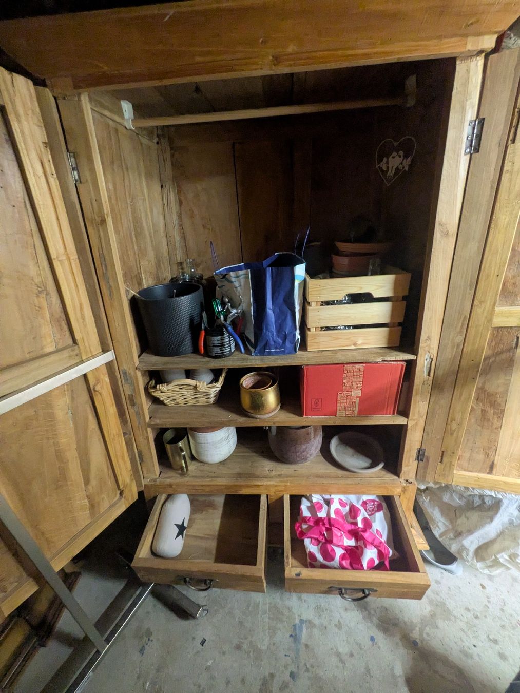 Armoires: Handgefertigter Schrank – D'occasion à Liestal par bru_5b76 1
