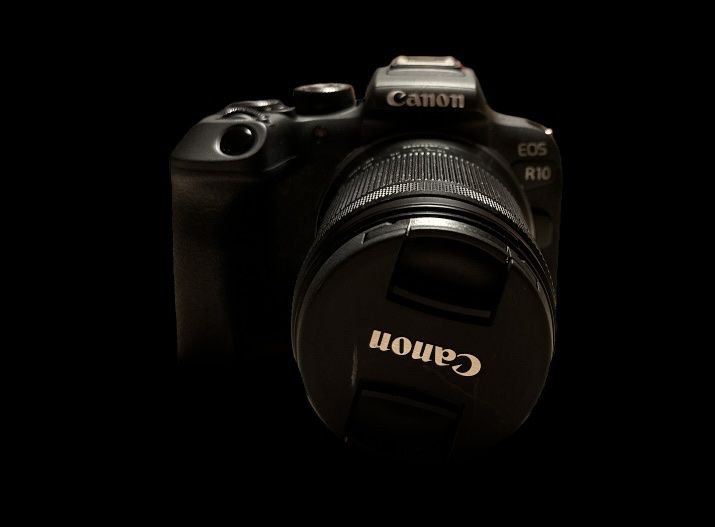 Canon R10 + Objektive mit Garantie Kaufen auf Ricardo