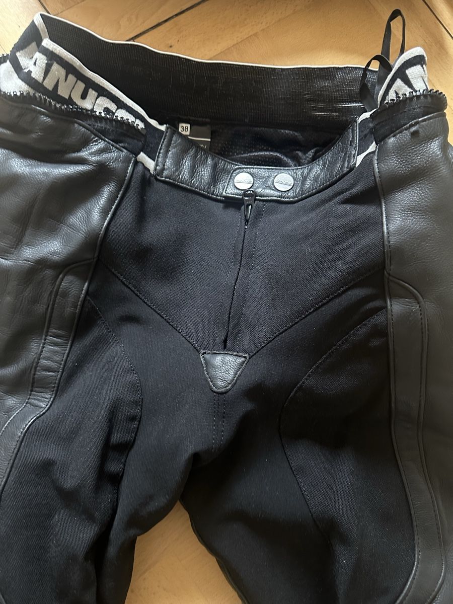 Vanucci Pantaloni: Vanucci Leather Motorcycle Pants – Nuovo (secondo la descrizione) da Zürich venduto da chayen 1