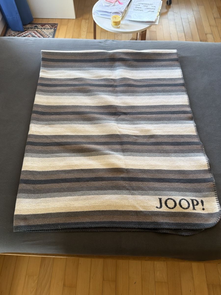 Decken: JOOP    DECKE    GESTREIFT   182  X  152 – Gebraucht aus Wetzikon ZH von philippe_22