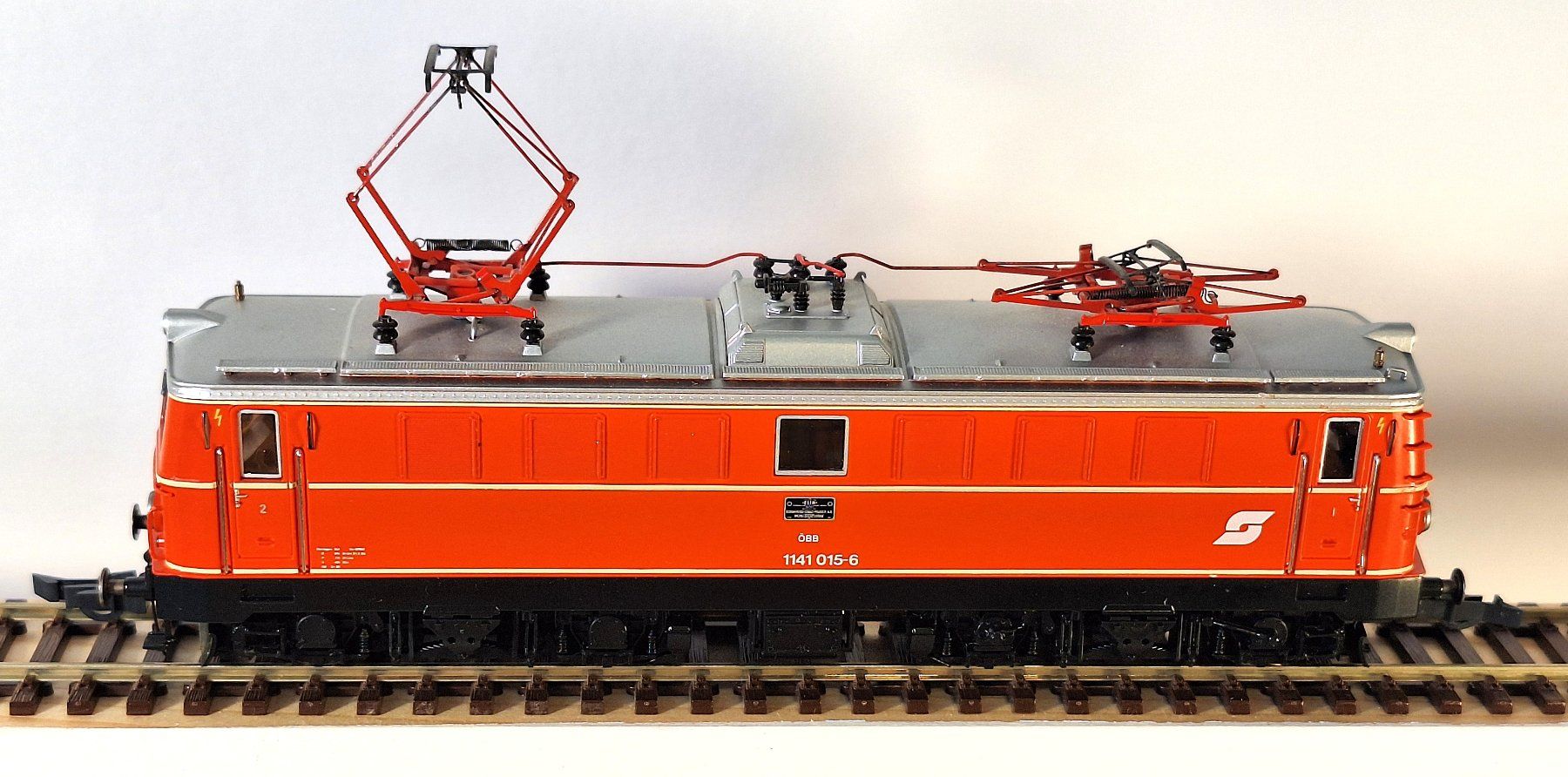 Roco Modellini di ferrovie: ÖBB 1141 mit Mitteleinstiegwagen Jaffa-Lackierung – Usato da Bern venduto da BahnliebhaberRe420 5