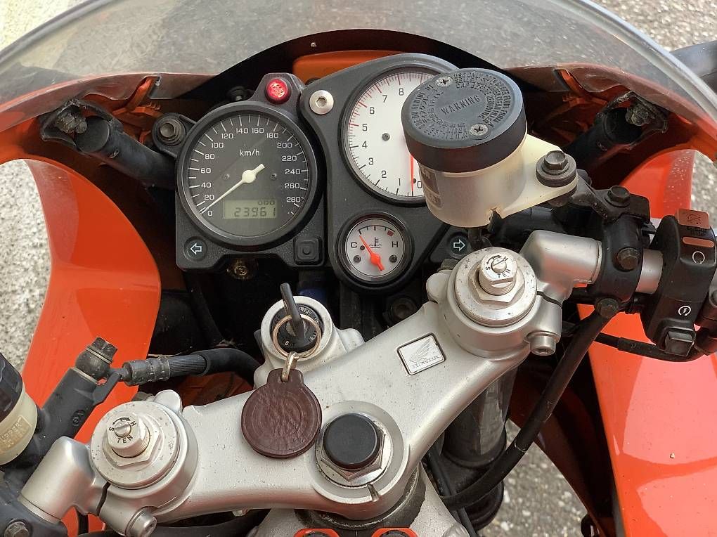 Honda Strasse: Honda VTR 1000 f – Gebraucht aus Arogno von pag_c2c9 1