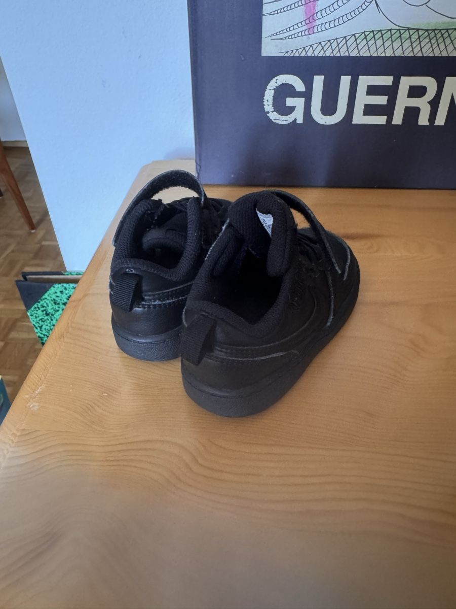 Scarpe per ragazzi: Baskets Nike noires pointure 23.5 etat usage correct – Usato da Vésenaz venduto da Angela.C3 8