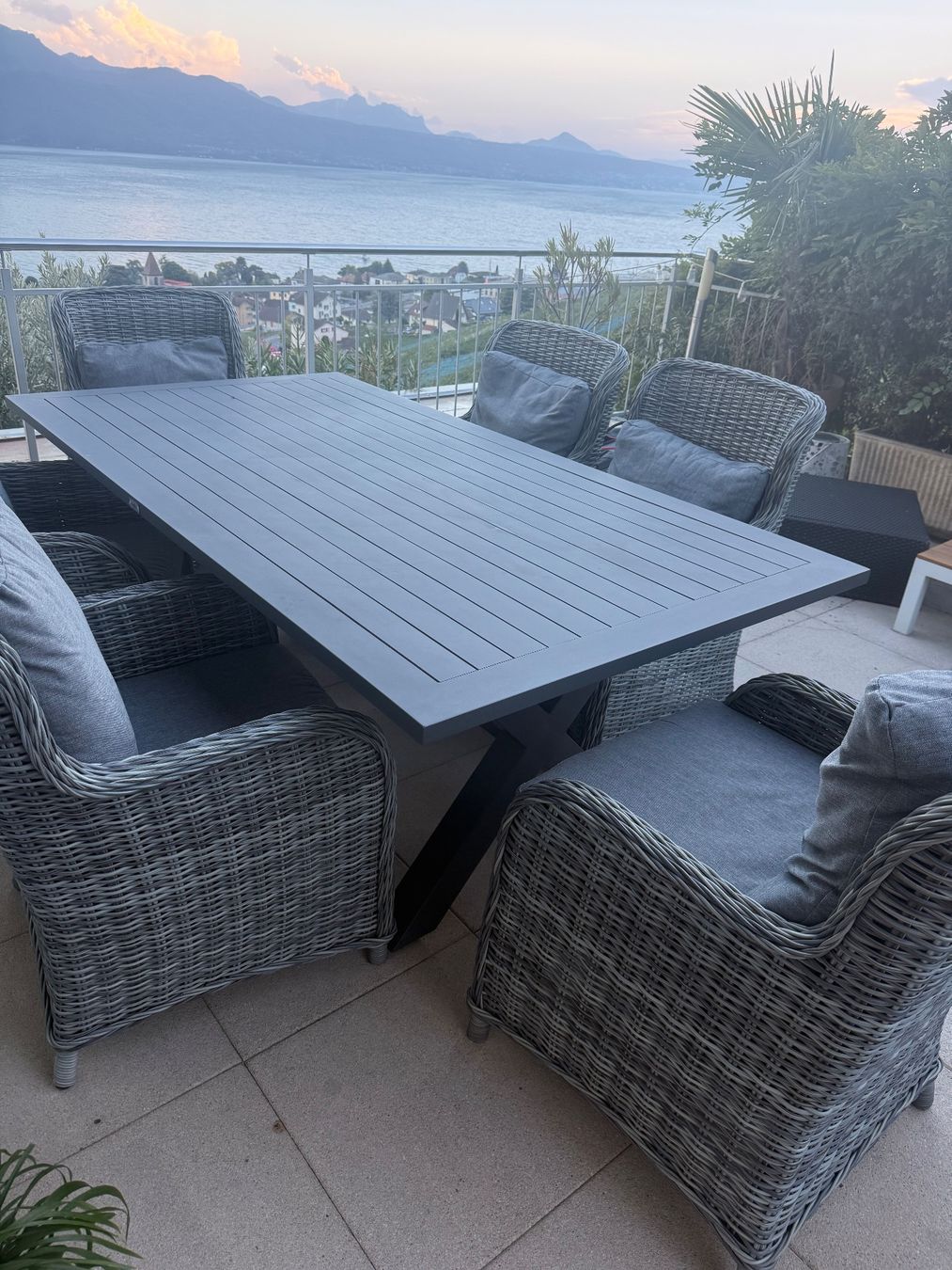 Set di tavolo e panche: Set de jardin – Usato da CULLY venduto da dadaloup